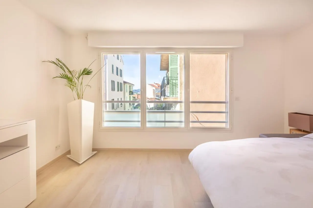 *** Hotel Traverse Des Artistes Cannes France