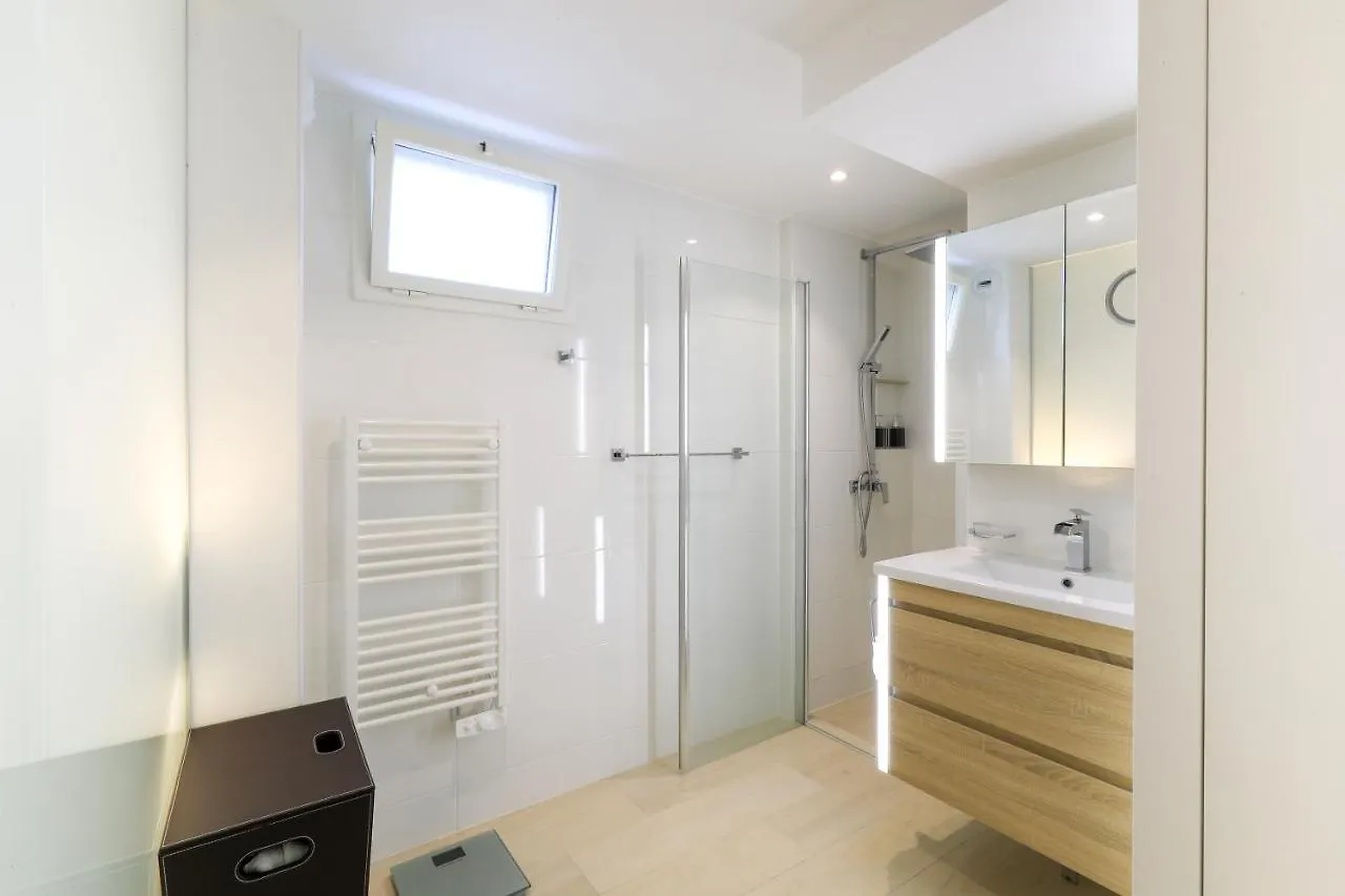 *** Hotel Traverse Des Artistes Cannes Francie
