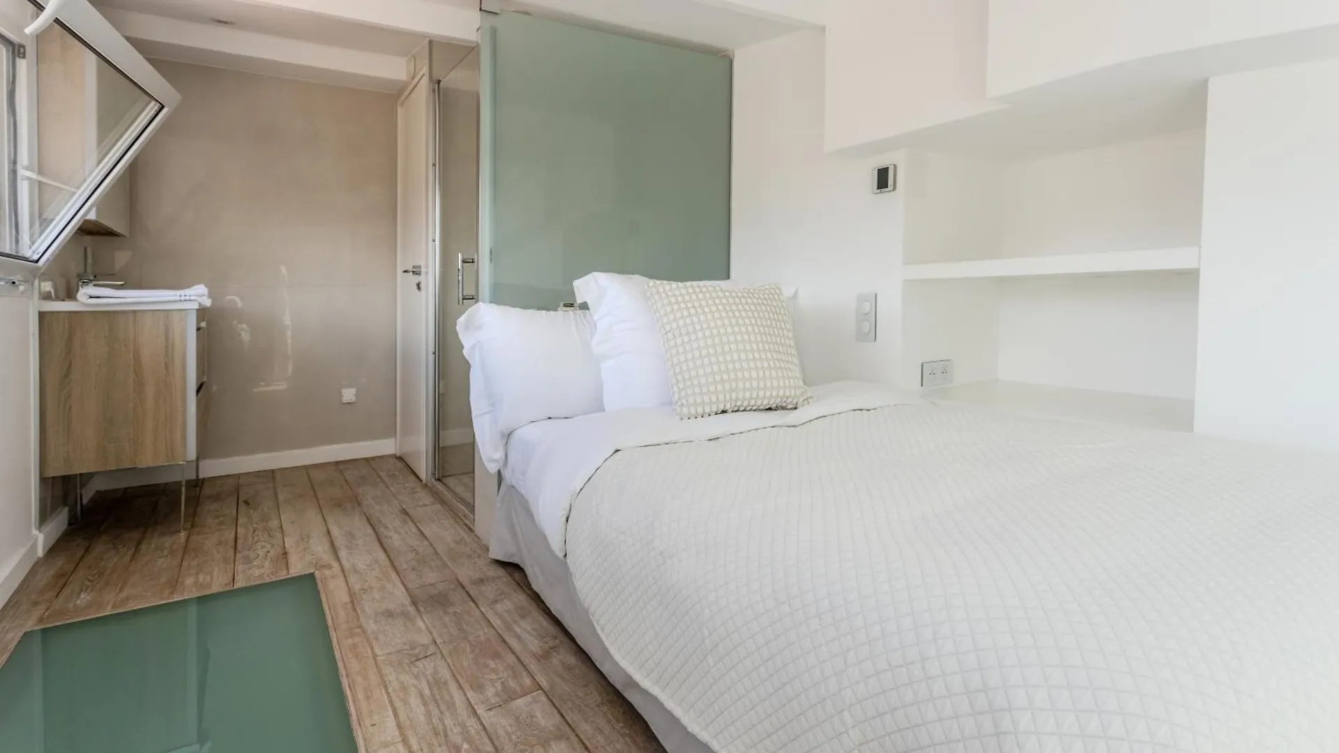*** Hotel Traverse Des Artistes Cannes Francie