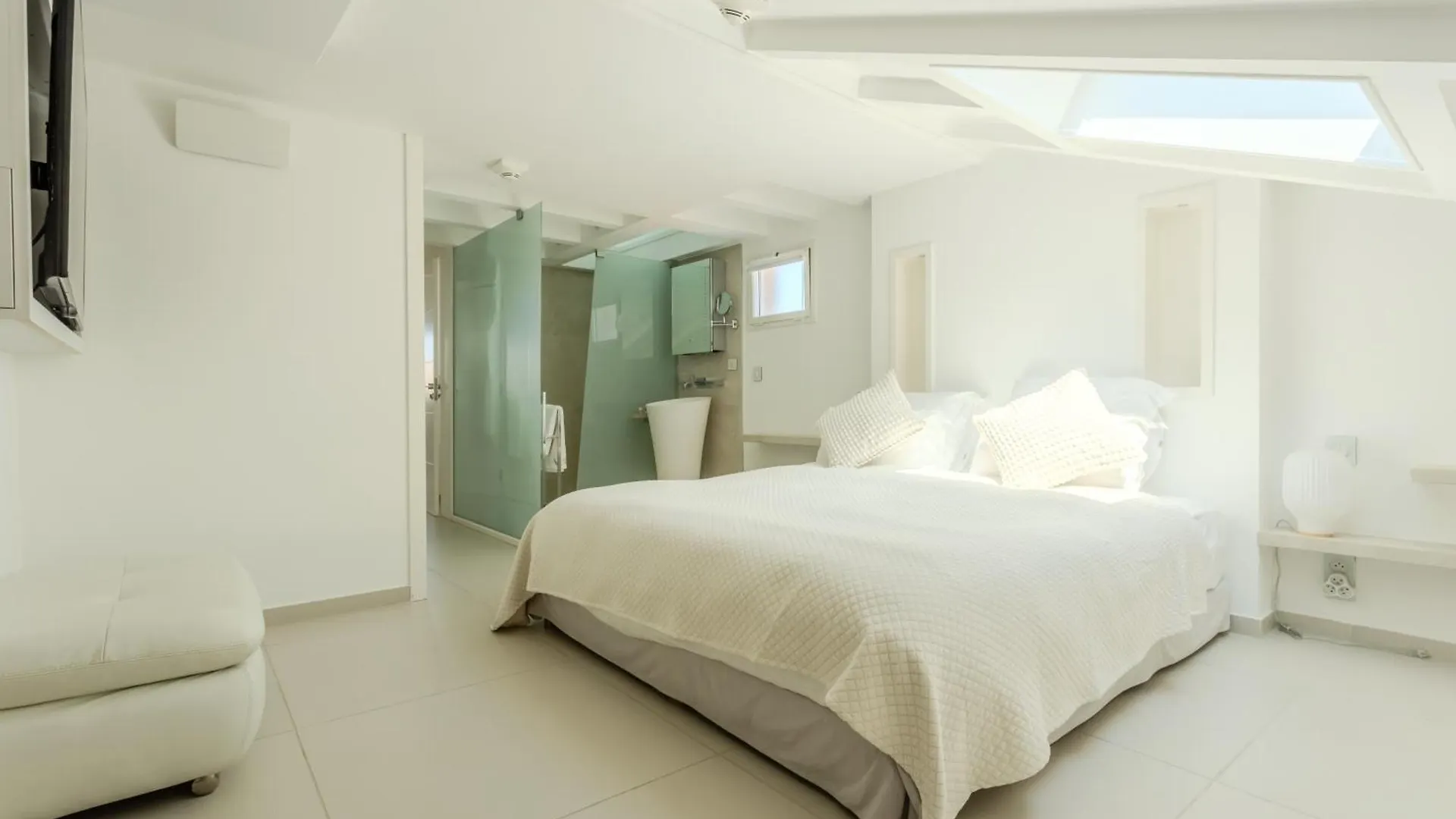 *** Hotel Traverse Des Artistes Cannes Francia