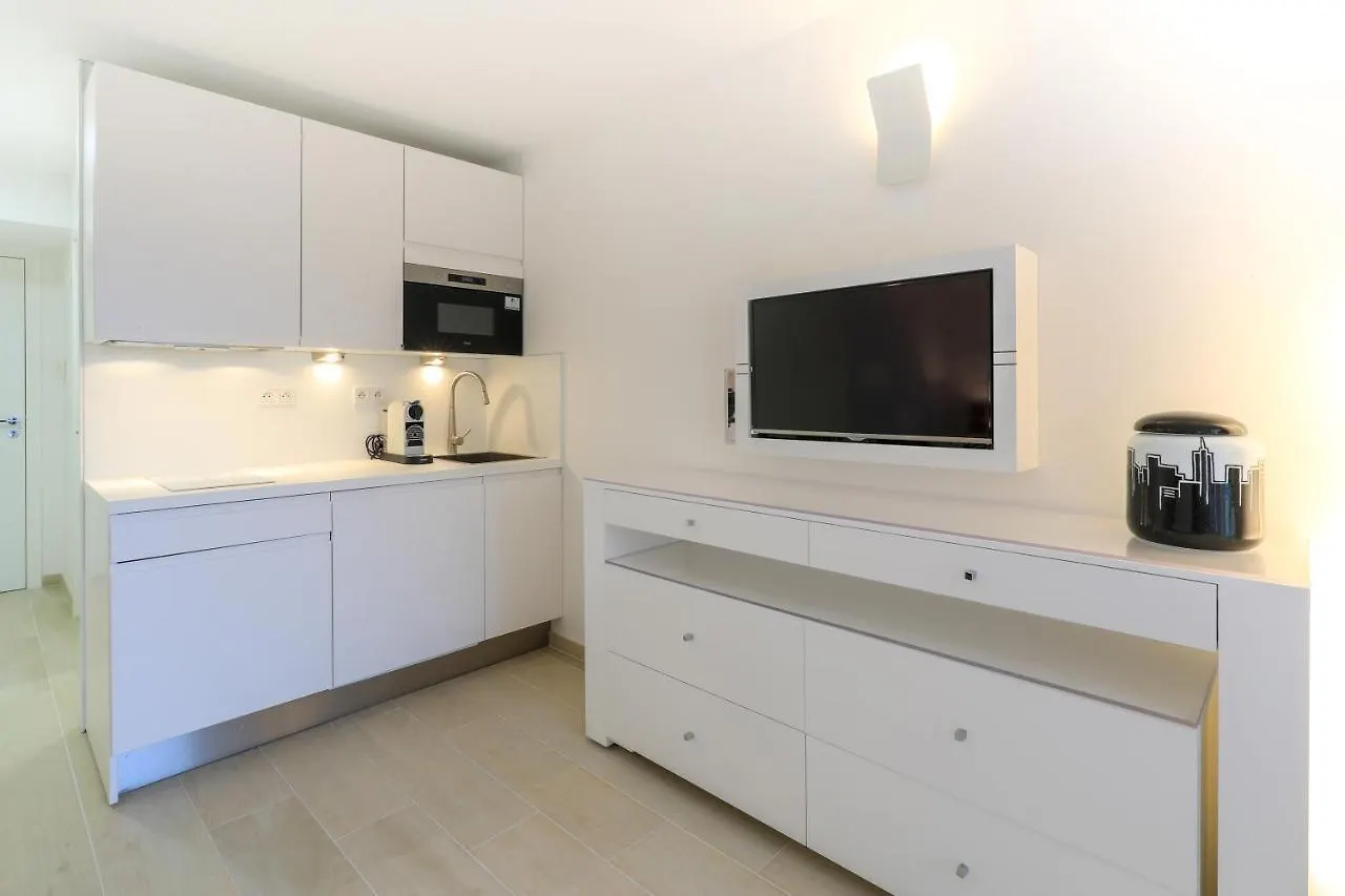 *** Hotel Traverse Des Artistes Cannes Frankreich