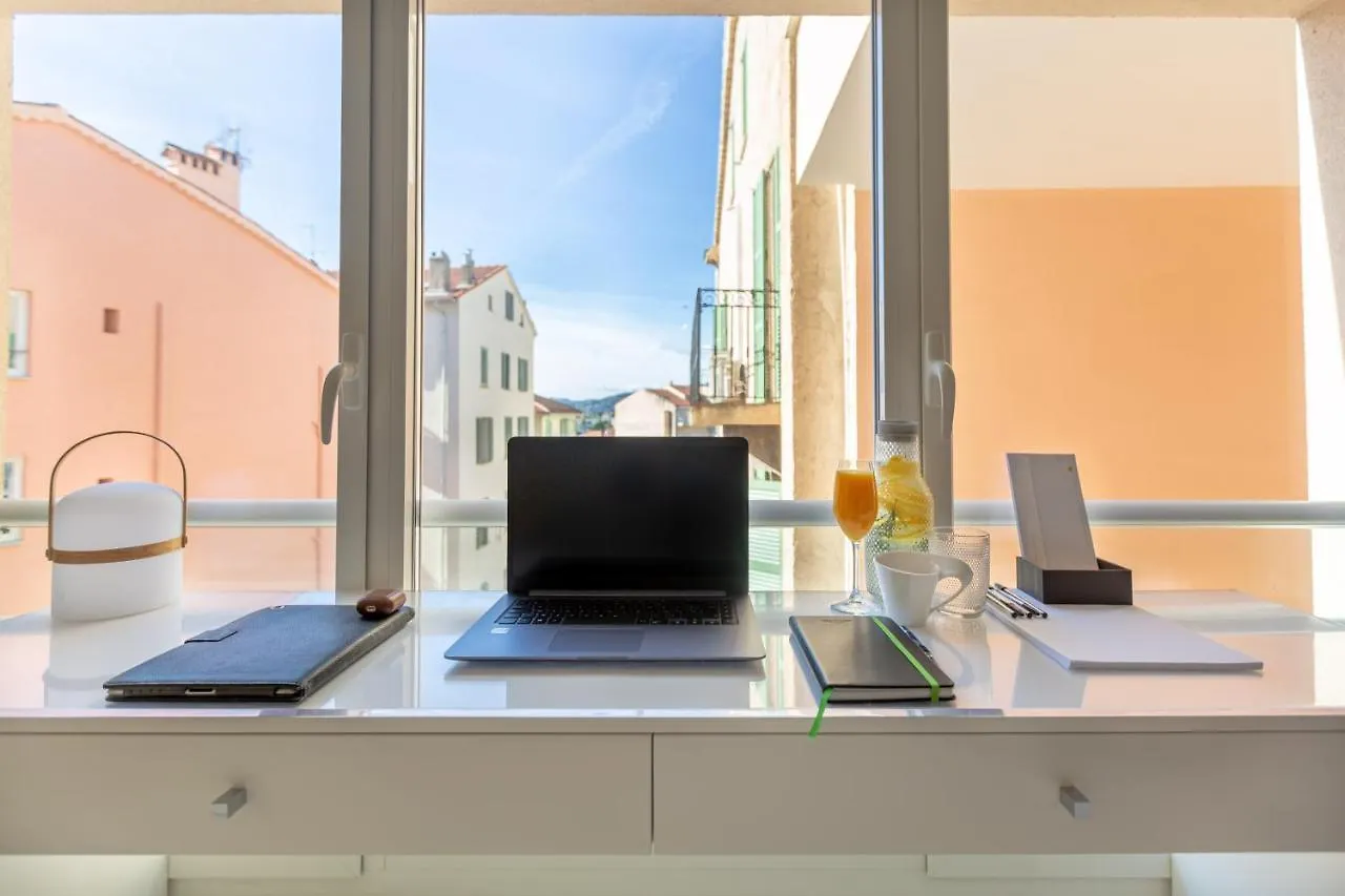 *** Hotel Traverse Des Artistes Cannes Frankreich