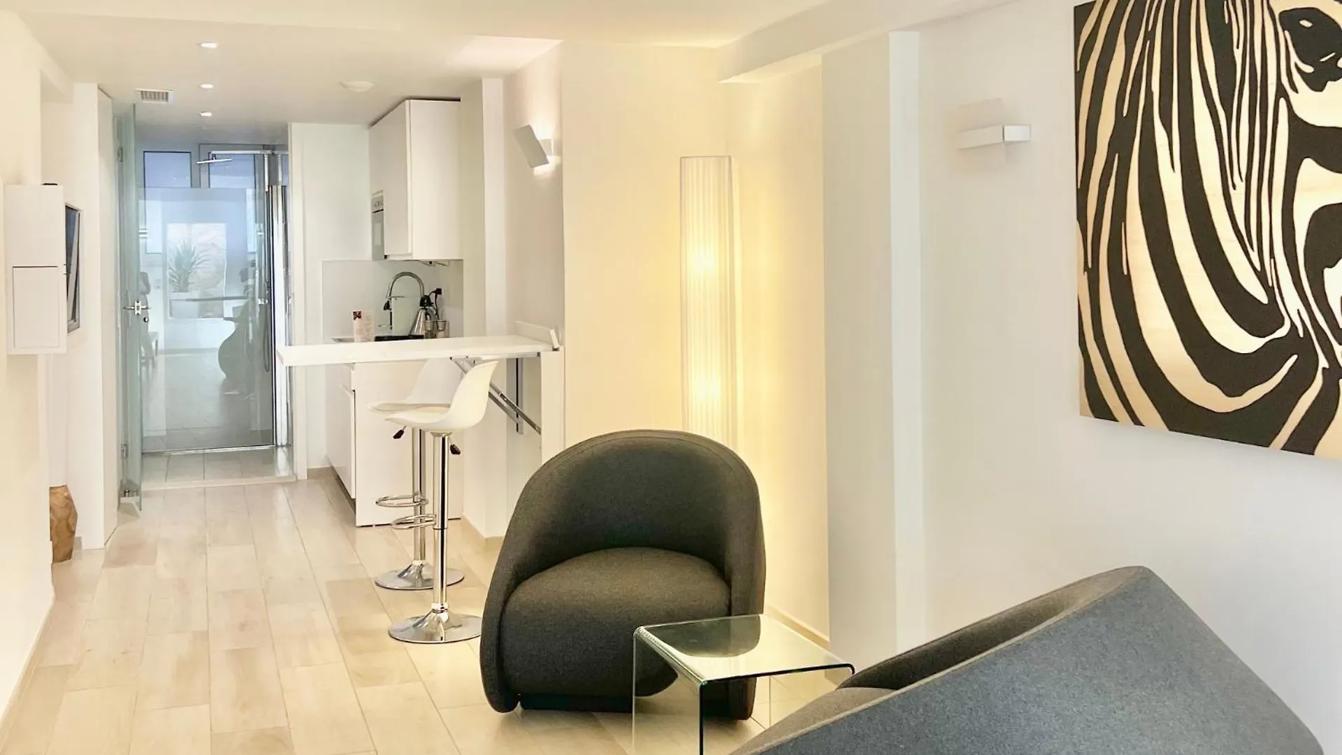 *** Hotel Traverse Des Artistes Cannes France