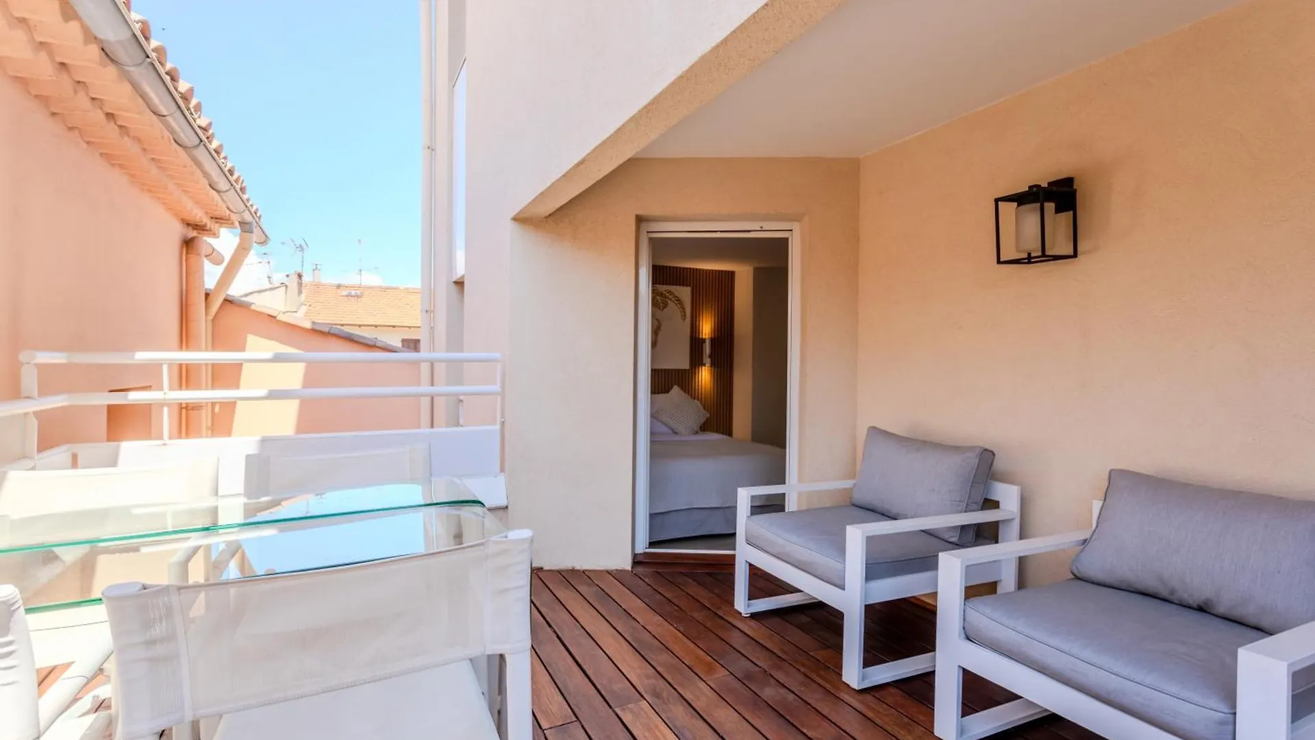 *** Hotel Traverse Des Artistes Cannes France